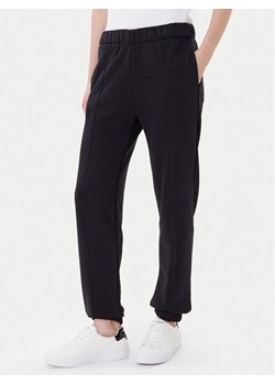 On Spodnie dresowe Club Pants 1WE1005 Czarny Relaxed Fit ze sklepu MODIVO w kategorii Spodnie damskie - zdjęcie 185391170