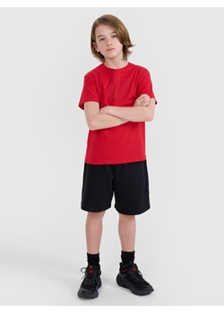 Chłopięce spodenki dresowe 4F 4FJWMM00TSHOM629 - czarne ze sklepu Sportstylestory.com w kategorii Spodenki chłopięce - zdjęcie 185395533