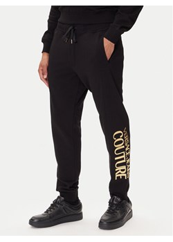 Versace Jeans Couture Spodnie dresowe 79GAAT05 Czarny Regular Fit ze sklepu MODIVO w kategorii Spodnie męskie - zdjęcie 185401772
