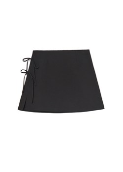 Cropp - Czarna spódniczka mini z wiązaniami - czarny ze sklepu Cropp w kategorii Spódnice - zdjęcie 185402242