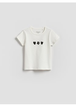 Reserved - Bawełniany t-shirt z nadrukiem - złamana biel ze sklepu Reserved w kategorii Bluzki dziewczęce - zdjęcie 185405900