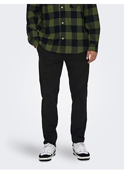 ONLY &amp; SONS Spodnie chino w kolorze czarnym ze sklepu Limango Polska w kategorii Spodnie męskie - zdjęcie 185406912