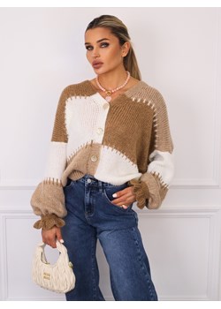 SWETER KARDIGAN ZAPINANY NA GUZIKI Z FALBANAMI PRZY RĘKAWACH- CAPUCCINO ze sklepu olika.com.pl w kategorii Swetry damskie - zdjęcie 185407980