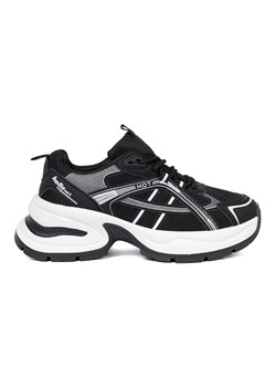 Shelvt Czarne sneakersy z przewiewną cholewką i masywną białą podeszwą ze sklepu ButyModne.pl w kategorii Buty sportowe damskie - zdjęcie 185415301