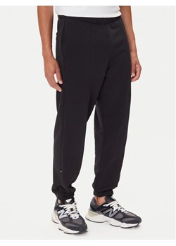 On Spodnie dresowe Club Pants 1ME1004 Czarny Relaxed Fit ze sklepu MODIVO w kategorii Spodnie męskie - zdjęcie 185415984