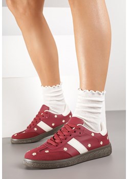 Bordowe Sneakersy Typu Tenisówki z Kwiatkami Reisare ze sklepu born2be.pl w kategorii Buty sportowe damskie - zdjęcie 185421721
