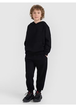 Chłopięce spodnie dresowe joggery 4F 4FJRMM00TTROM1628 - czarne ze sklepu Sportstylestory.com w kategorii Spodnie chłopięce - zdjęcie 185425180