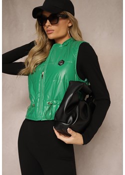 Zielona Kamizelka o Krótkim Kroju ze Ściągaczem w Talii i Naszywką Mevannae ze sklepu renee.pl w kategorii Kamizelki damskie - zdjęcie 185425661