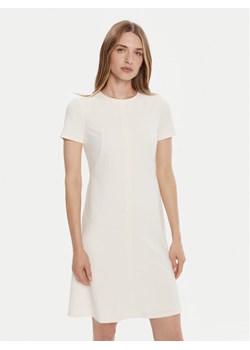 Calvin Klein Sukienka koktajlowa LV044C064G Écru Slim Fit ze sklepu MODIVO w kategorii Sukienki - zdjęcie 185441974
