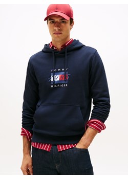 Tommy Hilfiger Męski sweter z kapturem Mężczyźni Materiał dresowy granatowy jednolity - id: 779407-0002-09900 - marki Tommy Hilfiger - 185443292 Tommy Hilfiger Męski sweter z kapturem Mężczyźni Materiał dresowy granatowy jednolity ze sklepu vangraaf w kategorii Bluzy męskie - zdjęcie 185443292