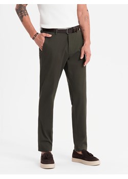 Męskie spodnie chino REGULAR FIT z delikatną strukturą – ciemnozielone V4  OM-PACP-0184 ze sklepu ombre w kategorii Spodnie męskie - zdjęcie 185453633
