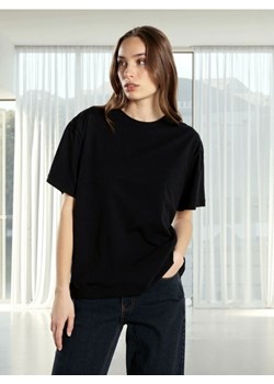Sinsay - Bawełniana koszulka basic - czarny - id: 522EU-99X - marki Sinsay - 185455584 Sinsay - Bawełniana koszulka basic - czarny ze sklepu Sinsay w kategorii Bluzki damskie - zdjęcie 185455584