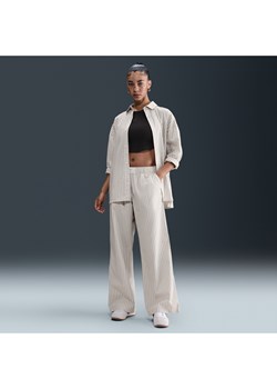 Damskie luźne spodnie w paski ze średnim stanem Nike Sportswear Chill Poplin - Szary ze sklepu Nike poland w kategorii Spodnie damskie - zdjęcie 185462010