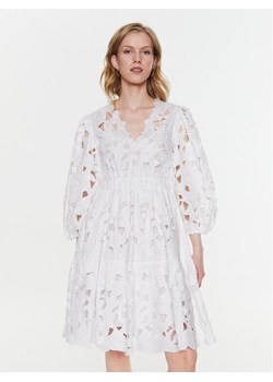 Red Valentino Sukienka codzienna 2R3VA22Y6QA Biały Regular Fit ze sklepu MODIVO w kategorii Sukienki - zdjęcie 185473410