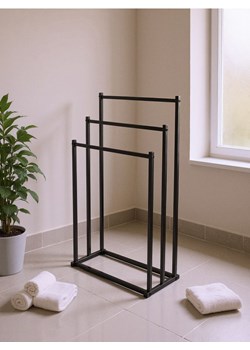 Sinsay - Metalowy stojak łazienkowy na ręczniki - czarny - id: 529GM-99X - marki Sinsay - 185479363 Sinsay - Metalowy stojak łazienkowy na ręczniki - czarny ze sklepu Sinsay w kategorii Meble łazienkowe - zdjęcie 185479363