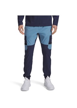 Męskie spodnie treningowe Under Armour UA Tech Utility Woven - niebieskie ze sklepu Sportstylestory.com w kategorii Spodnie męskie - zdjęcie 185482811