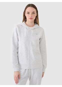 Damska bluza dresowa rozpinana z kapturem 4F 4FWMM00TSWSF2136 - szara ze sklepu Sportstylestory.com w kategorii Bluzy damskie - zdjęcie 185482902