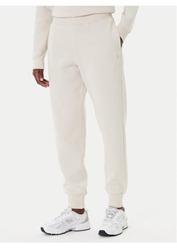 G-Star Raw Spodnie dresowe Premium Core 2.0 D21320-C235 Écru Tapered Fit ze sklepu MODIVO w kategorii Spodnie damskie - zdjęcie 185486944