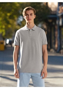 Sinsay - Bawełniana koszulka polo - beżowy ze sklepu Sinsay w kategorii T-shirty męskie - zdjęcie 185500983