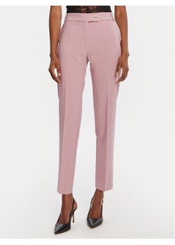 Rinascimento Chinosy CFC0126225003 Różowy Slim Fit ze sklepu MODIVO w kategorii Spodnie damskie - zdjęcie 185507513