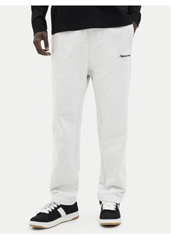 Jack&Jones Spodnie dresowe Kane Norrebro 12282553 Szary Relaxed Fit ze sklepu MODIVO w kategorii Spodnie męskie - zdjęcie 185507591