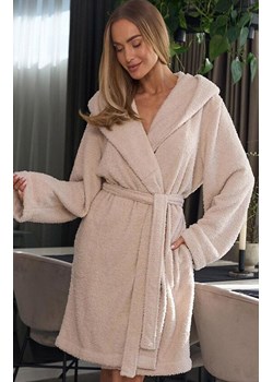 Krótki szlafrok damski z kapturem angora 2557 Slim, Kolor beżowy, Rozmiar M, L&L - id: 214033 - marki L&L - 185508832 Krótki szlafrok damski z kapturem angora 2557 Slim, Kolor beżowy, Rozmiar M, L&L ze sklepu Intymna w kategorii Szlafroki damskie - zdjęcie 185508832