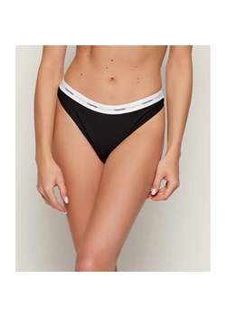 Calvin Klein Underwear Stringi ze sklepu Gomez Fashion Store w kategorii Majtki damskie - zdjęcie 185543311
