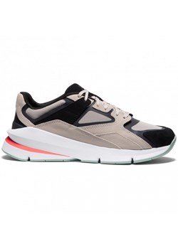 Sneakersy uniseks Under Armour UA Forge 96 Reissue Suede - beżowe ze sklepu Sportstylestory.com w kategorii Buty sportowe męskie - zdjęcie 185546783