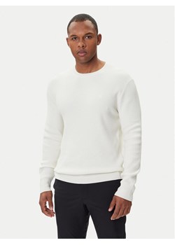 Calvin Klein Sweter LV04LB327G Écru Regular Fit ze sklepu MODIVO w kategorii Swetry męskie - zdjęcie 185550771