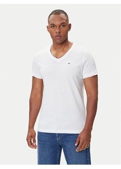 Tommy Jeans T-Shirt DM0DM04410 Biały Regular Fit ze sklepu MODIVO w kategorii T-shirty męskie - zdjęcie 185550781