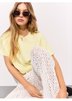 Mohito - Pastelowy t-shirt z merceryzowanej bawełny - żółty ze sklepu Mohito w kategorii Bluzki damskie - zdjęcie 185557444
