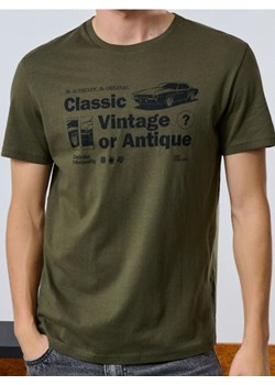 Sinsay - Koszulka z nadrukiem - zielony - id: 590EY-71X - marki Sinsay - 185559981 Sinsay - Koszulka z nadrukiem - zielony ze sklepu Sinsay w kategorii T-shirty męskie - zdjęcie 185559981