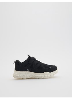 Reserved - Klasyczne sneakersy - czarny ze sklepu Reserved w kategorii Buty sportowe dziecięce - zdjęcie 185574154