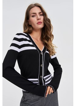 Sweter z ozdobnymi guzikami czarny ze sklepu Moodo.pl w kategorii Swetry damskie - zdjęcie 185584981
