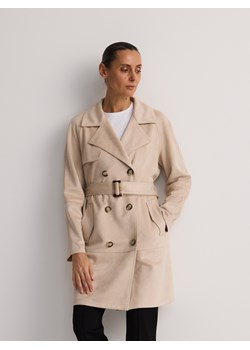 Reserved - Krótki trencz z paskiem - złamana biel ze sklepu Reserved w kategorii Płaszcze damskie - zdjęcie 185593944