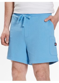 Tommy Jeans Szorty sportowe DM0DM16330 Błękitny Regular Fit ze sklepu MODIVO w kategorii Spodenki męskie - zdjęcie 185596850