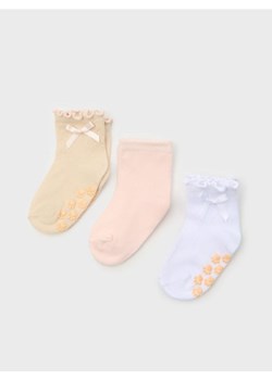 Sinsay - Skarpetki antypoślizgowe 3 pack - wielobarwny - id: 692FF-MLC - marki Sinsay - 185598363 Sinsay - Skarpetki antypoślizgowe 3 pack - wielobarwny ze sklepu Sinsay w kategorii Skarpetki dziecięce - zdjęcie 185598363