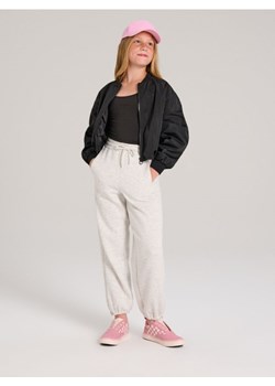 Sinsay - Spodnie jogger - beżowy - id: 118FA-08M - marki Sinsay - 185602071 Sinsay - Spodnie jogger - beżowy ze sklepu Sinsay w kategorii Spodnie dziewczęce - zdjęcie 185602071