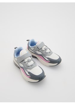 Reserved - Sneakersy z zapięciem na rzep - jasnoszary ze sklepu Reserved w kategorii Buty sportowe dziecięce - zdjęcie 185620661