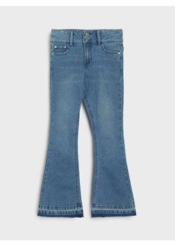 Sinsay - Jeansy flare z efektem sprania - niebieski - id: 880ET-55J - marki Sinsay - 185625254 Sinsay - Jeansy flare z efektem sprania - niebieski ze sklepu Sinsay w kategorii Spodnie dziewczęce - zdjęcie 185625254