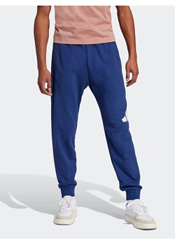adidas Spodnie dresowe w kolorze granatowym ze sklepu Limango Polska w kategorii Spodnie męskie - zdjęcie 185631702