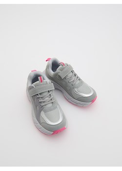 Reserved - Lekkie buty sportowe - jasnoszary ze sklepu Reserved w kategorii Buty sportowe dziecięce - zdjęcie 185633263