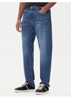 Guess Jeans Jeansy M5BA90 D002C Niebieski Tapered Fit ze sklepu MODIVO w kategorii Jeansy męskie - zdjęcie 185635070