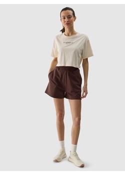 Damskie spodenki dresowe 4F 4FWSS24TSHOF350 - brązowe ze sklepu Sportstylestory.com w kategorii Szorty - zdjęcie 185638910