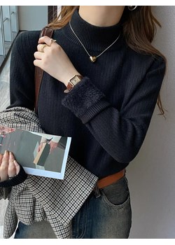 Sweter z ozdobnym futerkiem - Czarny Uniwersalny ze sklepu Intimica.pl w kategorii Swetry damskie - zdjęcie 185639210