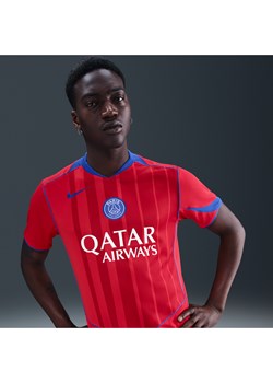 Męska koszulka piłkarska Nike Dri-FIT Total 90 Paris Saint-Germain Stadium 2025/26 (wersja trzecia) – replika - Czerwony ze sklepu Nike poland w kategorii T-shirty męskie - zdjęcie 185641701