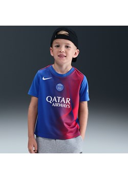 Przedmeczowa koszulka piłkarska z krótkim rękawem dla małych dzieci Nike Dri-FIT Total 90 Paris Saint-Germain Academy Pro (wersja trzecia) - Niebieski ze sklepu Nike poland w kategorii T-shirty chłopięce - zdjęcie 185641702