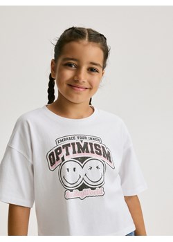 Reserved - T-shirt SmileyWorld® - biały - id: 789BF-00X - marki Reserved - 185643054 Reserved - T-shirt SmileyWorld® - biały ze sklepu Reserved w kategorii Bluzki dziewczęce - zdjęcie 185643054