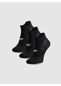 Męskie skarpetki treningowe (3-pack) 4F 4FWMM00UFSOM245 - czarne ze sklepu Sportstylestory.com w kategorii Skarpetki męskie - zdjęcie 185650203