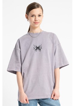 Fioletowy t-shirt z minimalistyczną grafiką z przodu, kolor - fioletowy, rozmiar - 170 ze sklepu REPORTER w kategorii Bluzki dziewczęce - zdjęcie 185652672